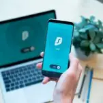 Mengapa Penerbit Dalam Talian Memerlukan VPN: Melindungi Data, Sumber, dan Pendapatan